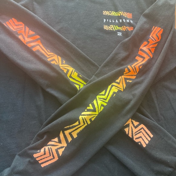 Like New Billabong Surf Long Sleeve - Picture 5 of 6